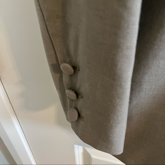 Wool-blend White Contrast Closure Blazer - Picture 16 of 16